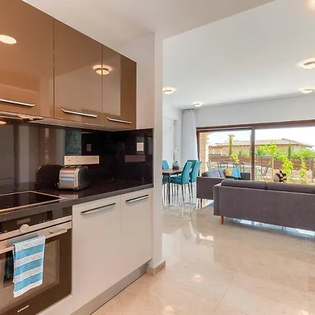 Alexander Heights Premium An01 شقة كوكليا